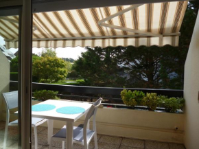 Studio LUMINEUX avec belle TERRASSE sur ESPACES VERTS, 100m PLAGE